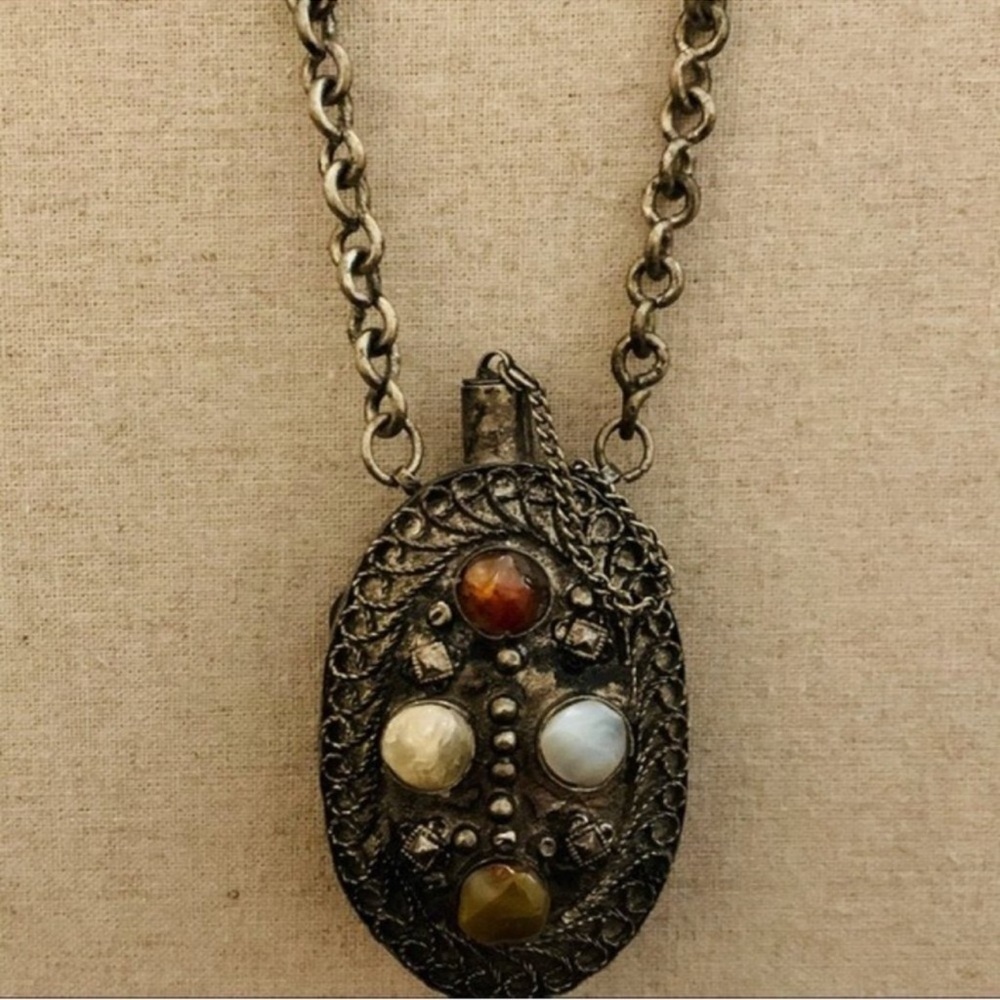 Vintage | Long Antique Indian Pendant - Picture 9 of 11